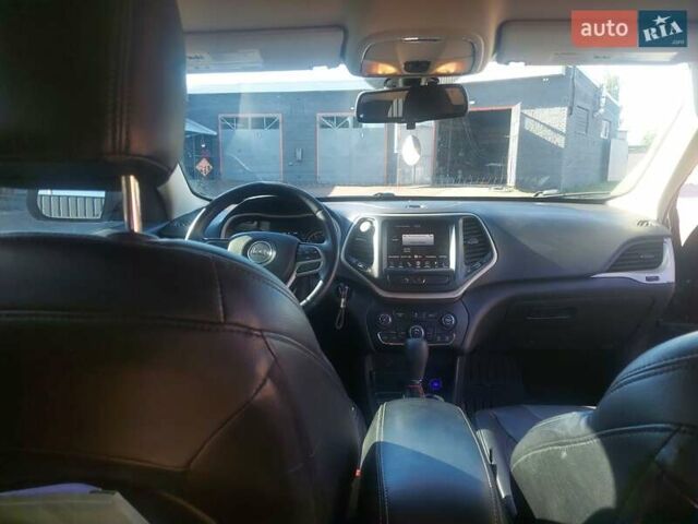 Серый Джип Чероки, объемом двигателя 2.36 л и пробегом 248 тыс. км за 14300 $, фото 2 на Automoto.ua