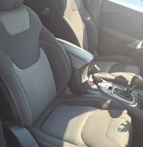 Сірий Джип Cherokee, об'ємом двигуна 2.4 л та пробігом 130 тис. км за 16300 $, фото 6 на Automoto.ua