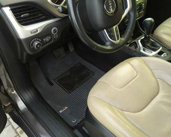 Джип Cherokee 2017 у Рівному на Automoto.ua Сірий Джип Cherokee, об'ємом двигуна 3.24 л та пробігом 127 тис. км за 13700 $, фото 9 на Automoto.ua