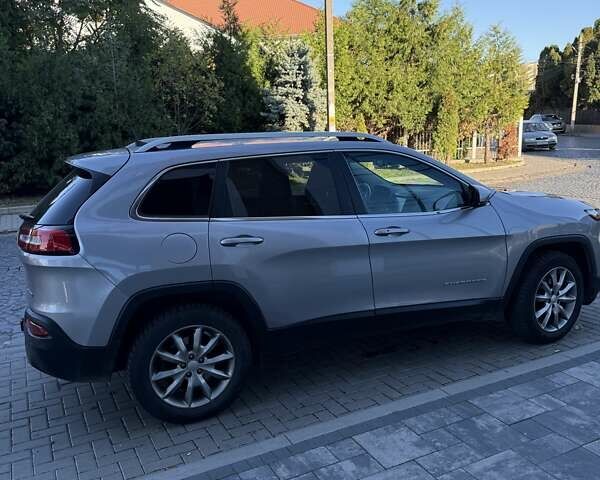 Серый Джип Чероки, объемом двигателя 2.36 л и пробегом 170 тыс. км за 15500 $, фото 1 на Automoto.ua