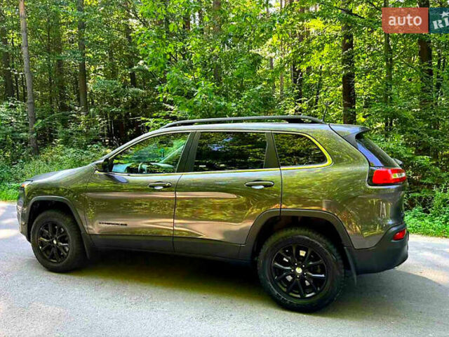 Серый Джип Чероки, объемом двигателя 3.24 л и пробегом 133 тыс. км за 15000 $, фото 5 на Automoto.ua