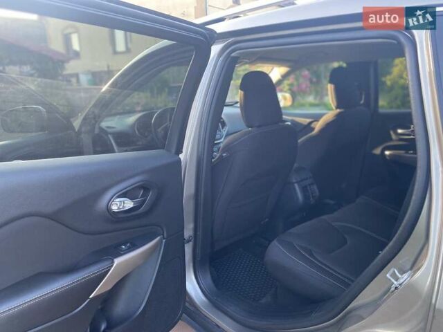 Сірий Джип Cherokee, об'ємом двигуна 2.36 л та пробігом 139 тис. км за 13500 $, фото 7 на Automoto.ua