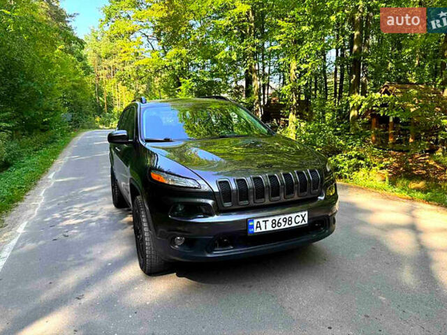 Серый Джип Чероки, объемом двигателя 3.24 л и пробегом 133 тыс. км за 15000 $, фото 2 на Automoto.ua