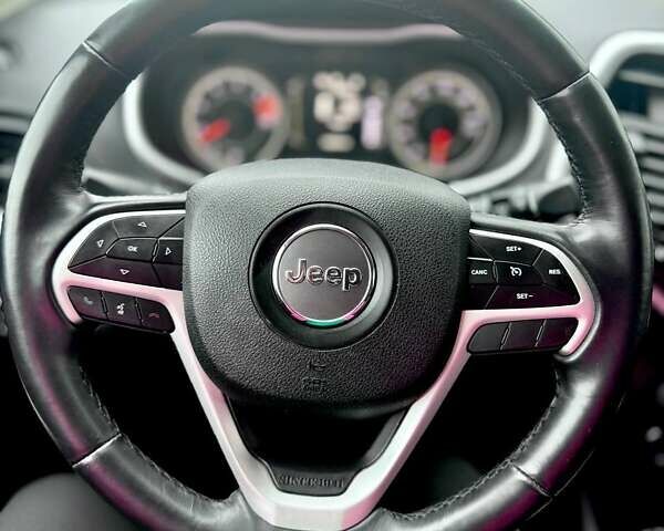 Серый Джип Чероки, объемом двигателя 2.36 л и пробегом 137 тыс. км за 14500 $, фото 25 на Automoto.ua