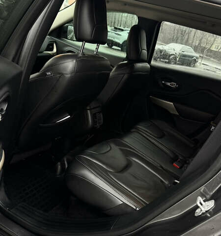 Серый Джип Чероки, объемом двигателя 3.24 л и пробегом 85 тыс. км за 16500 $, фото 5 на Automoto.ua