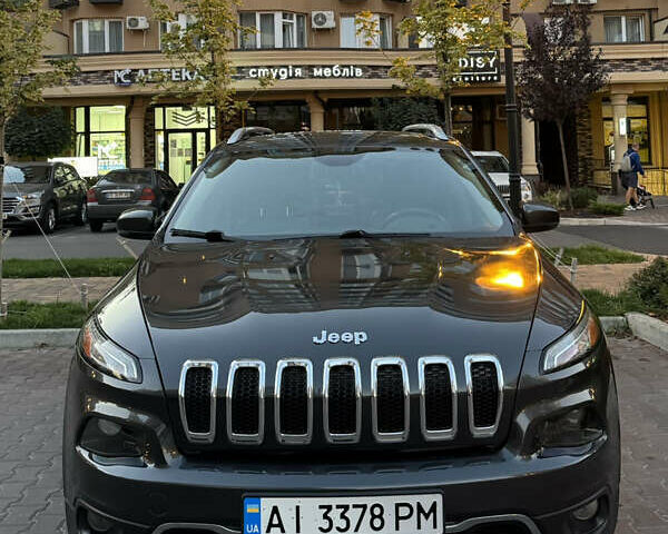 Серый Джип Чероки, объемом двигателя 3.24 л и пробегом 143 тыс. км за 16300 $, фото 2 на Automoto.ua