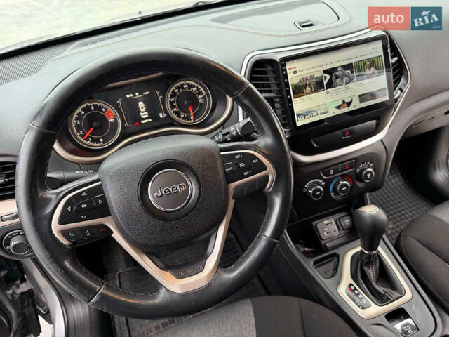 Серый Джип Чероки, объемом двигателя 2.4 л и пробегом 180 тыс. км за 13650 $, фото 22 на Automoto.ua