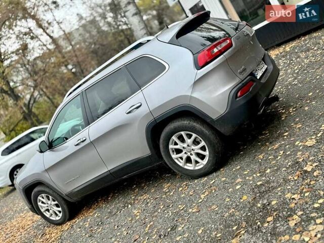 Серый Джип Чероки, объемом двигателя 2.36 л и пробегом 137 тыс. км за 14500 $, фото 6 на Automoto.ua