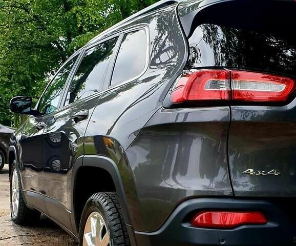 Сірий Джип Cherokee, об'ємом двигуна 3.2 л та пробігом 98 тис. км за 17500 $, фото 5 на Automoto.ua