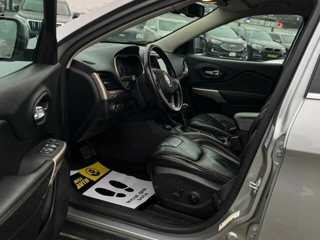 Серый Джип Чероки, объемом двигателя 2.4 л и пробегом 173 тыс. км за 16000 $, фото 10 на Automoto.ua