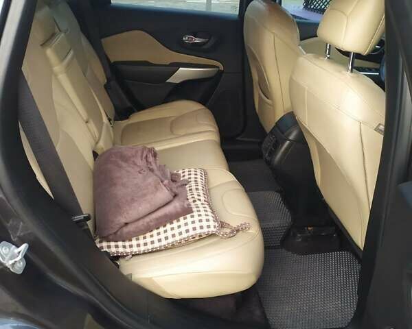 Джип Cherokee 2017 у Рівному на Automoto.ua Сірий Джип Cherokee, об'ємом двигуна 3.24 л та пробігом 127 тис. км за 13700 $, фото 13 на Automoto.ua