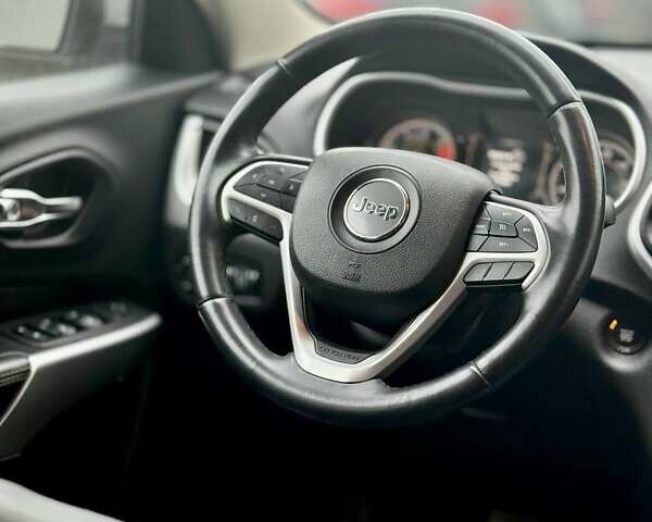 Серый Джип Чероки, объемом двигателя 2.36 л и пробегом 137 тыс. км за 14500 $, фото 11 на Automoto.ua