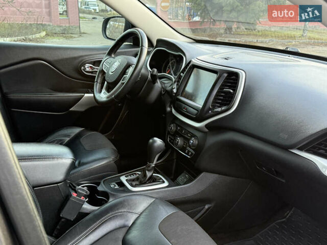 Серый Джип Чероки, объемом двигателя 2.36 л и пробегом 202 тыс. км за 12400 $, фото 15 на Automoto.ua