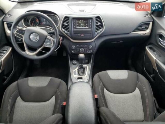 Сірий Джип Cherokee, об'ємом двигуна 2.36 л та пробігом 180 тис. км за 7700 $, фото 3 на Automoto.ua