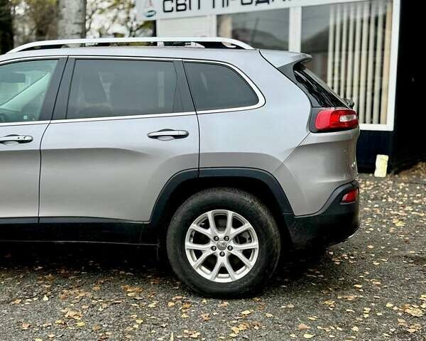 Серый Джип Чероки, объемом двигателя 2.36 л и пробегом 137 тыс. км за 14500 $, фото 7 на Automoto.ua