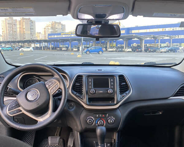 Серый Джип Чероки, объемом двигателя 2.4 л и пробегом 150 тыс. км за 13000 $, фото 18 на Automoto.ua