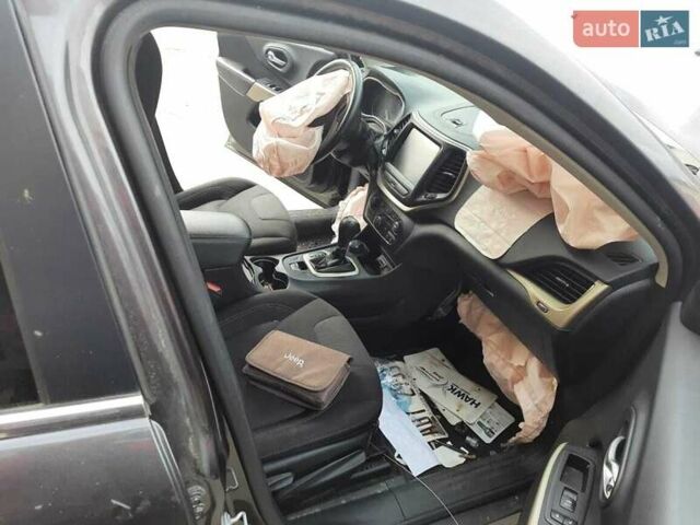 Серый Джип Чероки, объемом двигателя 2.4 л и пробегом 72 тыс. км за 11500 $, фото 3 на Automoto.ua