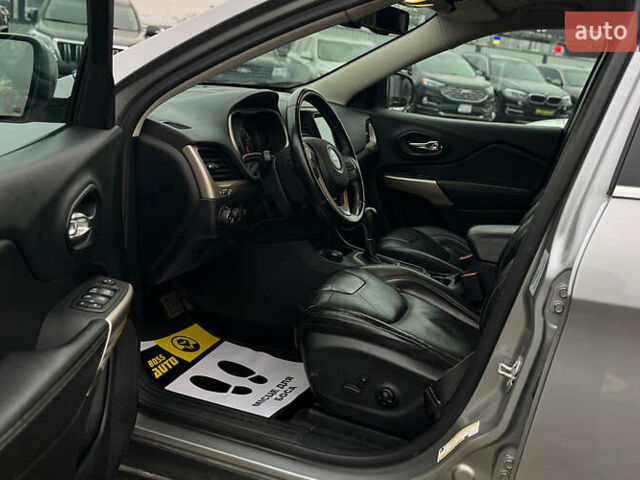 Серый Джип Чероки, объемом двигателя 2.4 л и пробегом 173 тыс. км за 16000 $, фото 10 на Automoto.ua