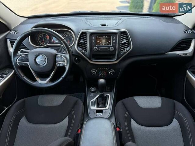 Сірий Джип Cherokee, об'ємом двигуна 3.24 л та пробігом 110 тис. км за 15800 $, фото 43 на Automoto.ua