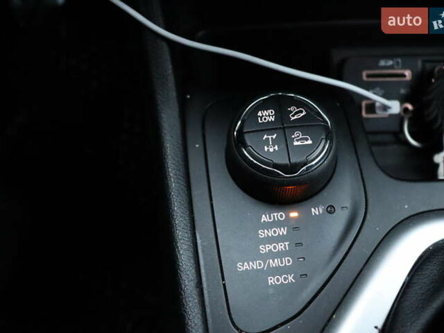 Серый Джип Чероки, объемом двигателя 3.24 л и пробегом 191 тыс. км за 17500 $, фото 21 на Automoto.ua