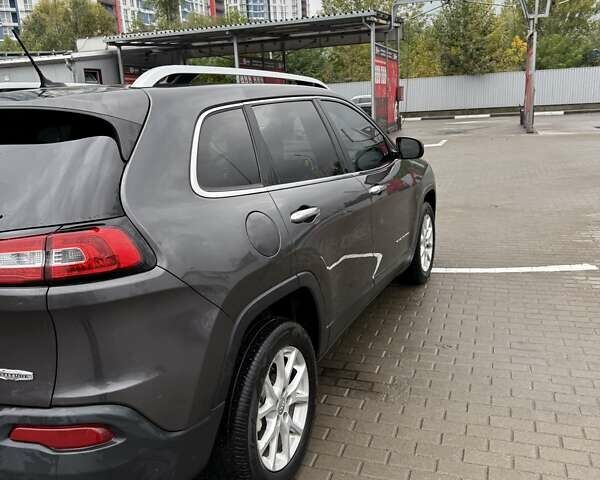 Джип Чероки 2017 в Киеве на Automoto.ua Серый Джип Чероки, объемом двигателя 2.36 л и пробегом 150 тыс. км за 13300 $, фото 3 на Automoto.ua