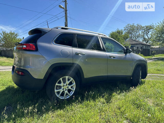 Сірий Джип Cherokee, об'ємом двигуна 2.4 л та пробігом 123 тис. км за 12950 $, фото 2 на Automoto.ua