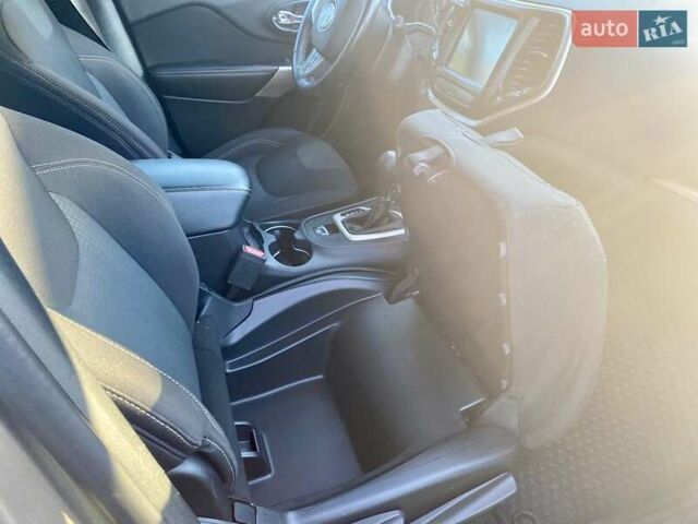 Сірий Джип Cherokee, об'ємом двигуна 2.36 л та пробігом 139 тис. км за 13500 $, фото 6 на Automoto.ua