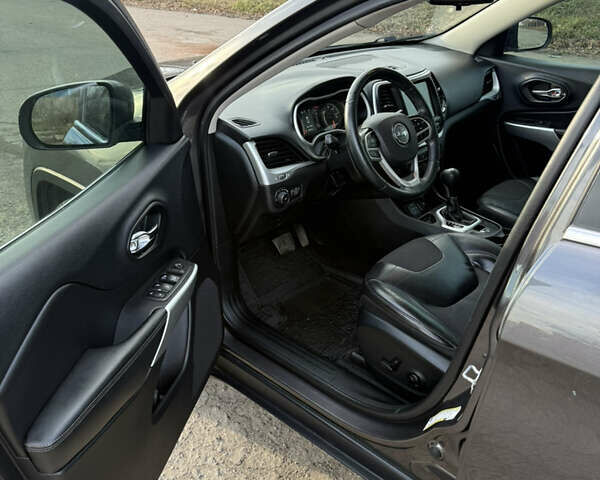 Серый Джип Чероки, объемом двигателя 2.36 л и пробегом 202 тыс. км за 12400 $, фото 11 на Automoto.ua