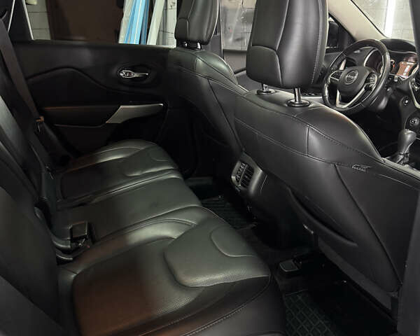 Серый Джип Чероки, объемом двигателя 3.24 л и пробегом 201 тыс. км за 16300 $, фото 122 на Automoto.ua