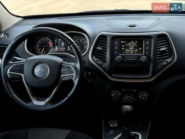 Сірий Джип Cherokee, об'ємом двигуна 3.24 л та пробігом 110 тис. км за 15800 $, фото 42 на Automoto.ua