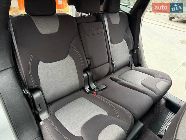 Серый Джип Чероки, объемом двигателя 2.4 л и пробегом 180 тыс. км за 13650 $, фото 26 на Automoto.ua