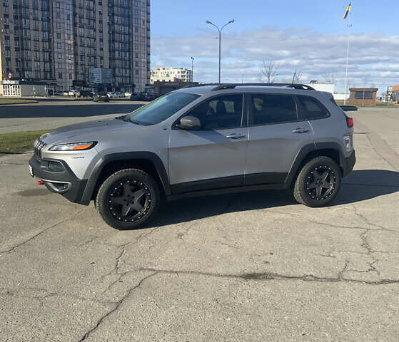 Сірий Джип Cherokee, об'ємом двигуна 3.2 л та пробігом 114 тис. км за 18500 $, фото 3 на Automoto.ua