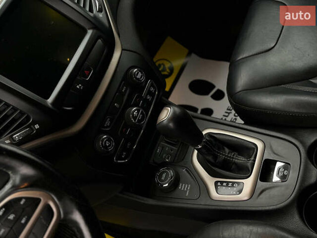 Серый Джип Чероки, объемом двигателя 2.4 л и пробегом 173 тыс. км за 16000 $, фото 13 на Automoto.ua