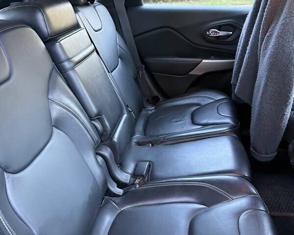 Серый Джип Чероки, объемом двигателя 2.36 л и пробегом 170 тыс. км за 15500 $, фото 3 на Automoto.ua