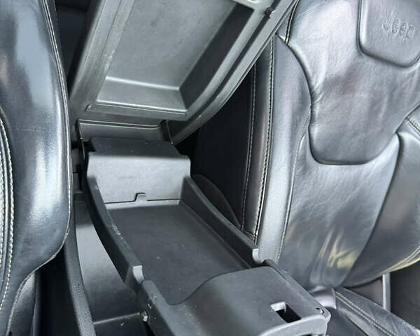 Серый Джип Чероки, объемом двигателя 3.24 л и пробегом 144 тыс. км за 17000 $, фото 47 на Automoto.ua