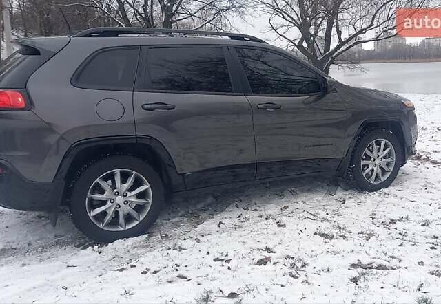 Сірий Джип Cherokee, об'ємом двигуна 2.4 л та пробігом 158 тис. км за 15900 $, фото 8 на Automoto.ua