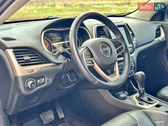 Джип Cherokee 2017 у Вінниці на Automoto.ua Сірий Джип Cherokee, об'ємом двигуна 2.4 л та пробігом 136 тис. км за 16777 $, фото 51 на Automoto.ua