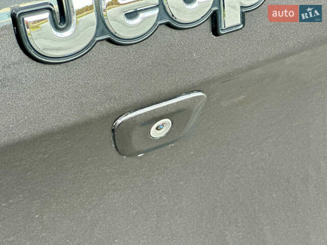 Джип Cherokee 2017 у Вінниці на Automoto.ua Сірий Джип Cherokee, об'ємом двигуна 2.4 л та пробігом 136 тис. км за 16777 $, фото 43 на Automoto.ua