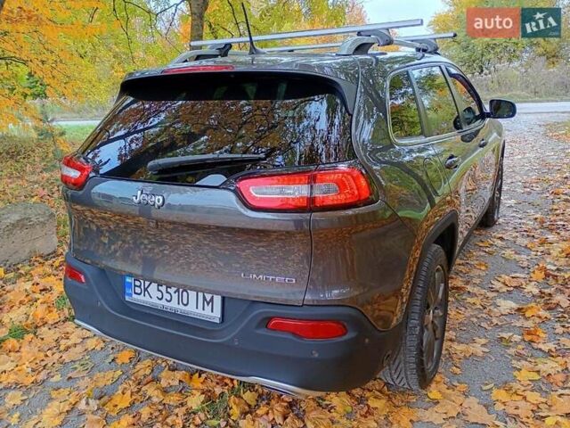 Джип Cherokee 2017 у Рівному на Automoto.ua Сірий Джип Cherokee, об'ємом двигуна 3.24 л та пробігом 127 тис. км за 13700 $, фото 4 на Automoto.ua