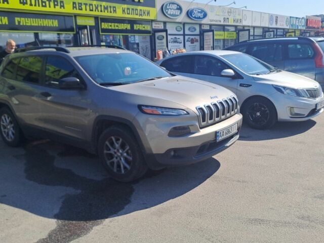 Сірий Джип Cherokee, об'ємом двигуна 2.4 л та пробігом 130 тис. км за 16300 $, фото 5 на Automoto.ua
