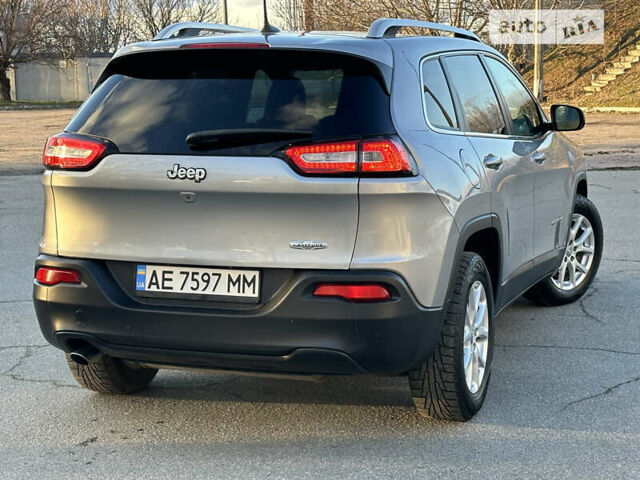 Сірий Джип Cherokee, об'ємом двигуна 2.36 л та пробігом 76 тис. км за 16500 $, фото 10 на Automoto.ua