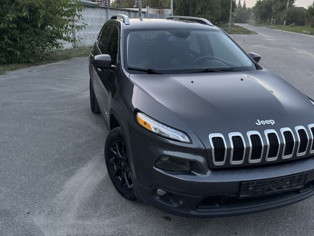 Серый Джип Чероки, объемом двигателя 2.4 л и пробегом 199 тыс. км за 13800 $, фото 1 на Automoto.ua