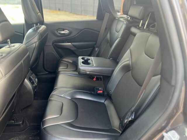Сірий Джип Cherokee, об'ємом двигуна 0 л та пробігом 139 тис. км за 16800 $, фото 7 на Automoto.ua