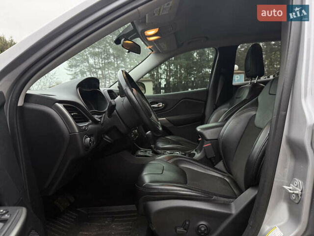 Серый Джип Чероки, объемом двигателя 2.36 л и пробегом 142 тыс. км за 14200 $, фото 18 на Automoto.ua