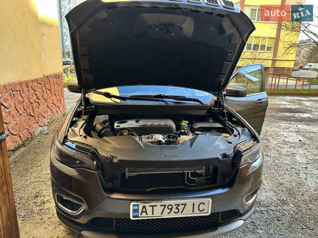 Сірий Джип Cherokee, об'ємом двигуна 2 л та пробігом 142 тис. км за 17100 $, фото 21 на Automoto.ua