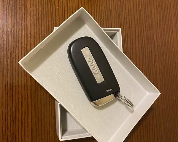 Серый Джип Чероки, объемом двигателя 2 л и пробегом 130 тыс. км за 18300 $, фото 21 на Automoto.ua