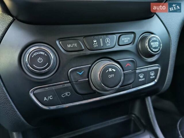 Серый Джип Чероки, объемом двигателя 2.36 л и пробегом 154 тыс. км за 17990 $, фото 17 на Automoto.ua