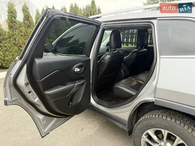 Серый Джип Чероки, объемом двигателя 2.36 л и пробегом 142 тыс. км за 14200 $, фото 27 на Automoto.ua