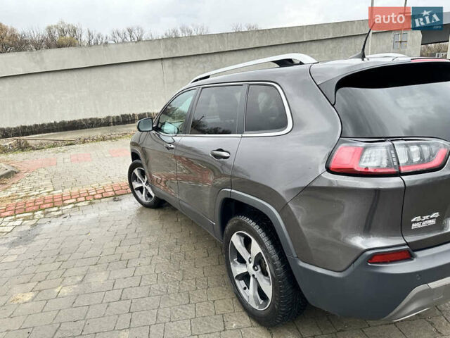 Сірий Джип Cherokee, об'ємом двигуна 2 л та пробігом 142 тис. км за 17100 $, фото 1 на Automoto.ua