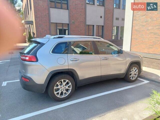 Сірий Джип Cherokee, об'ємом двигуна 2.36 л та пробігом 100 тис. км за 17999 $, фото 1 на Automoto.ua